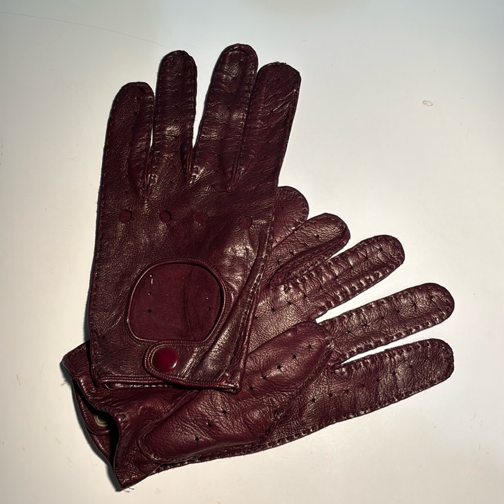 Italian leather driving perforated Madova Gloves with snap closures